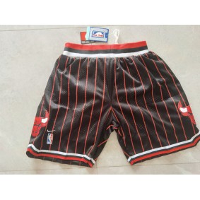 Short Chicago Bulls Noir avec Rouge Stripe