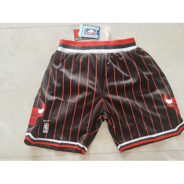 Short Chicago Bulls Noir avec Rouge Stripe