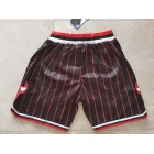 Short Chicago Bulls Noir avec Rouge Stripe
